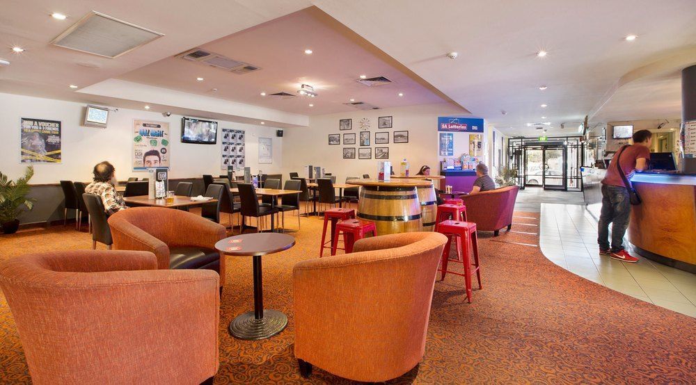 Nightcap At Rose & Crown Hotel Elizabeth Buitenkant foto